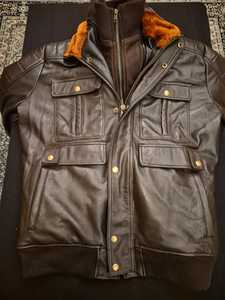 Chaqueta de invierno para hombre de cuero genuino con forro de sherpa. - Product Image 1