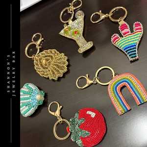 SHANNON'S JEWELRY BAR Porte-clés mousqueton en feutre écologique tissé, brodé à la main, avec motif de botte de cowboy perlée et motif de fruits, pour sac - Product Image 4