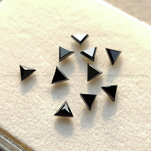 Diamante natural negro opaco de corte triangular de 3.5 x 3.5 mm para la fabricación de joyas como anillos, pulseras, collares y pendientes. - Product Image 5