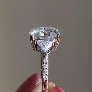 Anillo de Compromiso de Diamante Moissanite VVS de Lujo, Joyería Fina Premium para Bodas, Aniversarios y Pedidas de Mano - Product Image 1