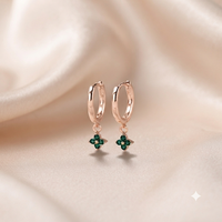 Anting Hoop Huggies Klasik dengan Zamrud Buatan Laboratorium Potongan Bulat Moissanite, Perhiasan Pernikahan Wanita dari Paduan Logam yang Cantik