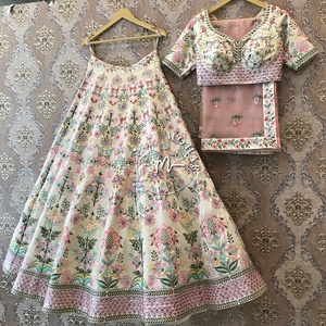 Ropa Aayna, Lehenga Choli con Bordado Light Pista y Trabajo de Espejos, LC50 - Product Image 1