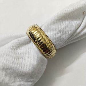 Rond de serviette perlé multicolore fabriqué à la main avec des accents dorés pour les paramètres de table de fête pour les événements spéciaux - Product Image 4