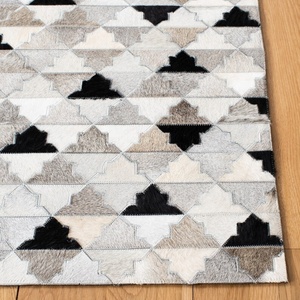 NOUVEAU Collection 2023 Cuir de vachette Gris Blanc & Noir 100% Tapis en cuir de vachette naturel fait main Patchwork Tapis en cuir de vachette - Product Image 3
