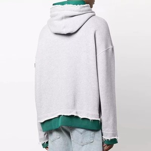 เสื้อฮู้ดโอเวอร์ไซส์ผู้ชาย สีเทาแต่งขอบเขียว ผ้าฝ้ายเฟรนช์เทอร์รี่ สไตล์ลำลองสำหรับฤดูใบไม้ร่วง ดีไซน์กระเป๋า ทรงปกติ - Product Image 3