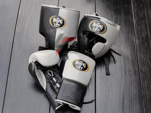 Hot Selling OEM ODM Premium Sanda Boxing Training Set Real Cowhide Leather Lace-Up Protective <b>Gloves</b> Headgear Groin Guard Boxing - Product Image 5