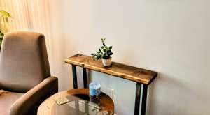 Mesa Consola Moderna de Madera Sólida con Acabado Natural y Patas Metálicas, Mueble Elegante para Decoración de Interiores - Product Image 4