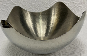 Bol en argent martelé motif vague océanique, récipient métallique ondulé, coupelle artisanale en acier courbé, coupelle sculptée Horizon en argent - Product Image 3