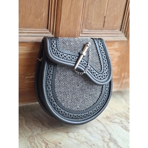 Sporran en cuir véritable de qualité supérieure avec garniture décorative perforée et fermoir de style celtique pour kilt écossais des Highlands - Product Image 6