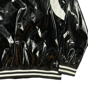 Veste de baseball rétro en cuir PVC pour homme avec col montant et logo sur le devant, couleur et logo personnalisables - Product Image 6