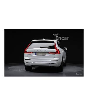 Volvo XC60 B5 Ultimate 2023 avec conduite à gauche, boîte automatique, sièges en cuir, caméra de recul, seulement 12 666 km parcourus - Product Image 4