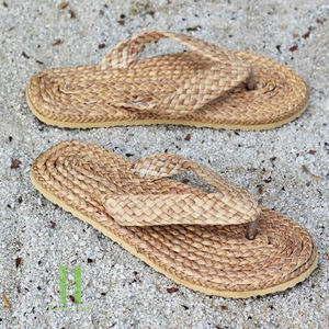 New Design Handmade Seagrass Slippers for Men Natural <b>Woven</b> Eco-Friendly Guest Slippers for Wedding Bridal Party Hotel Spa - Product Image 1