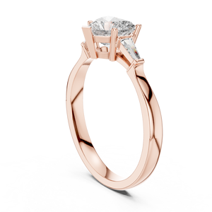 Bague de fiançailles en moissanite taille cœur à trois pierres, or rose, argent 925, avec pierres latérales baguette coniques, pour femme - Product Image 4