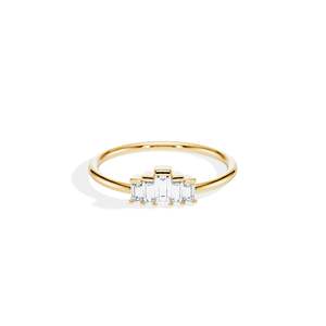 Anillo de tres piedras de oro de 14k con diamantes de corte esmeralda para mujer, engaste de púas, estilo floral - Product Image 1