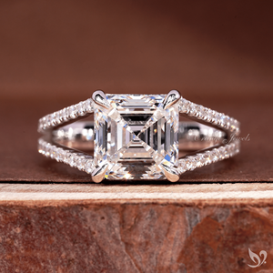 Anillo de compromiso llamativo con diamante de laboratorio de corte Asscher de 3 quilates certificado por IGI, con pavé dividido en el tallo, en oro blanco de 10K - Product Image 1