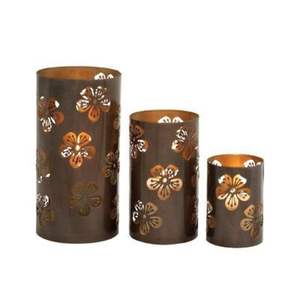 Portavelas de metal refinado diseñados para complementar espacios modernos con un ambiente y una elegancia discretos. - Product Image 3