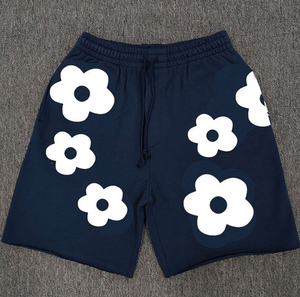 Pantalones Cortos de Mezclilla Azul Marino Oversize para Hombre con Gráfico Floral Blanco, Estilo Urbano, Ajuste Holgado, Dobladillo sin Rematar, Transpirables, Cierre con Cordón, Logo Frontal - Product Image 1
