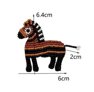 พวงกุญแจทำมือสไตล์วินเทจประดับคริสตัลหลากสีสันรูปตัวอักษรภาษาอังกฤษสีเทาดำสำหรับสุนัข พร้อมสายคล้องข้อมือ - Product Image 5