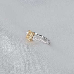 Anillo de Diamante Amarillo Canario de Corte Radiante de 1.60 Ct, Anillo de Compromiso de Oro Blanco de 14K, Anillo de Promesa con Diamante Amarillo de Lujo, Regalo de Aniversario - Product Image 3