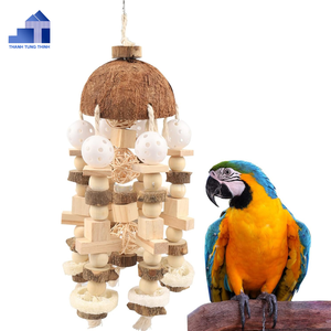 Jouet écologique en bois pour perroquet avec coquille de noix de coco et perles pour divertir les oiseaux, à mâcher, pour usage extérieur - Product Image 1