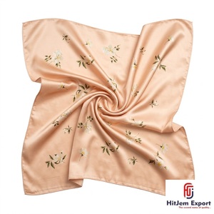 Pañuelo Corto Estampado Premium, Fabricante Textil OEM ODM de Marca Blanca, Proveedor de Accesorios de Moda Personalizados para Exportación - Product Image 5