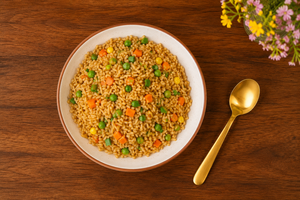 Riz frit aux légumes fait maison servi dans un bol en céramique rustique, style restaurant – Repas de riz asiatique sain - Product Image 2