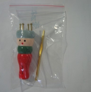 HC0027 <b>Pompom</b> <b>Makers</b> |Portable Plastic Crochet Loom With Needle Round Knitting Kit For Craft Projects - Product Image 1