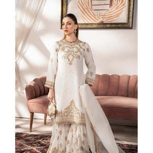 Hermoso conjunto de Parte superior inferior y Dupatta para mujer con trabajo de secuencia de bordado pesado - Product Image 1