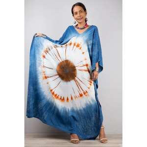 Robe longue kaftan indigo tie-dye, coupe ample, idéale pour les soirées en jardin, sélectionnée dans un magnifique rayon indigo. - Product Image 2