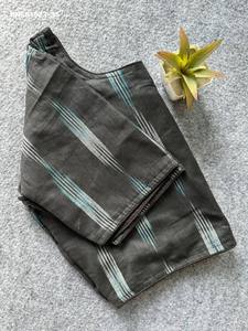 Collection de Blouses en Coton Tissé Main de Qualité Supérieure avec Imprimé Ikat, Col Bateau à Fermeture Avant, Non Rembourrées – Fournisseur de Surat - Product Image 5