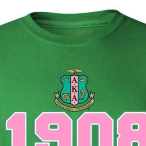 Camiseta AKA 1908 Crest, color verde Kelly, algodón premium, cuello redondo, manga corta, ropa de hermandad griega, camiseta con logotipo bordado personalizado - Product Image 4