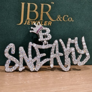 Colgante de Moissanita Incolora con Incrustaciones de Diamantes Estilo Hip Hop en Plata 925 - Letras SNEAKY con Colgante de Corona para Uso Diario de Mujer - Product Image 6