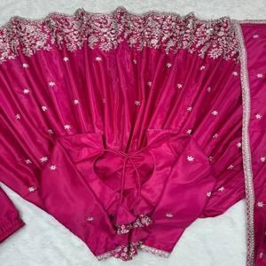 Tenue Anarkali en soie américaine de créateur VASTRA COTTAGE avec travail de broderie et de sequins, pantalon élastique et dupatta assorti, robe élégante - Product Image 6
