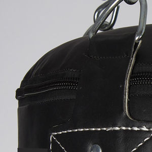 Saco de boxeo angular para uppercut en color negro puro, bolsas de cuero duraderas para entrenamiento de boxeo, precio económico al por mayor - Product Image 6