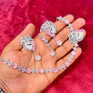 Ensemble de collier en argent plaqué avec diamants américains pour femmes |   Bijoux élégants pour les occasions spéciales - Product Image 1