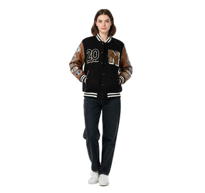 Chaqueta Varsity Premium Personalizada con Mangas de Cuero Marrón, Diseño de Parches Bordados, Cuello Camisero, para Otoño - Product Image 2