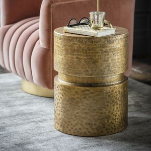 Mesa Auxiliar de Aluminio Fundido de Alta Calidad, Muebles de Primera Calidad, Detalle Metálico, Otomanas para Sala de Estar, Hogar u Hotel, en Latón - Product Image 3