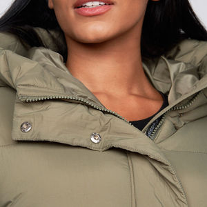 Hot Sell Oem Winter Luxury Plain Long Down Coats Custom Fashion Heat Transfer Logo Lapel Boxy Zip Thick Women'S Puffer Jacket - Product Image 5