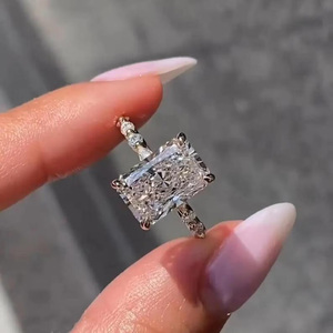 Anillo de compromiso de moissanita con corte radiante alargado, plata de ley 925, halo oculto, pavé, anillo de aniversario, joyería de boda - Product Image 1