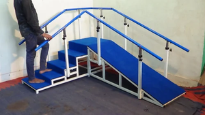 Escalier de physiothérapie de type d'angle avec marches bleues et rampes en bois pour centre de réadaptation - Escalier de physiothérapie - Type d'angle - Product Image 2