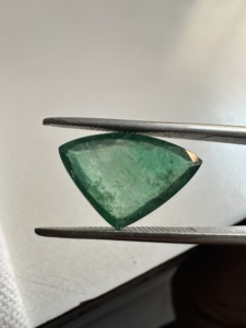 Esmeralda Zambiana Natural, Corte Elegante, Verde Intenso, Gema Suelta para Joyería Fina, Anillos Personalizados, Colgantes y Diseños de Lujo - Product Image 1