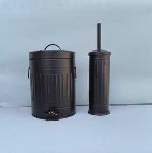 ถังขยะโลหะร่วมสมัยพร้อมดีไซน์ผิวเรียบเนียน - Product Image 3