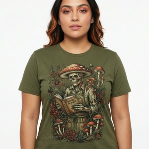 Camiseta Personalizada al por Mayor para Mujer, Diseño Gráfico de Esqueleto y Hongo, Color Verde Oliva, Algodón, Tinta Sostenible, Impresión DTG - Product Image 1