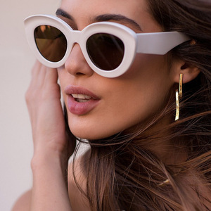 Lunettes de soleil œil de chat haute esthétique, design concave tendance, pour la photographie de rue, protection solaire - Product Image 2