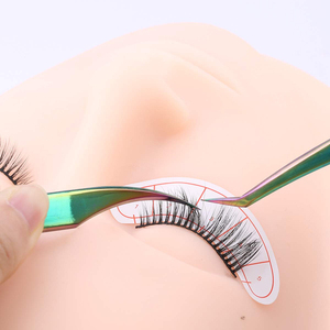 Ensemble de pinces à cils à pointe incurvée en titane multicolores, 4 pièces, pinces à cils pour l'épilation, finition miroir - Product Image 2