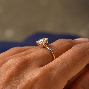 Bague de fiançailles pour femme en or jaune avec diamant taille brillant rond, style classique, pierre naturelle - Product Image 5