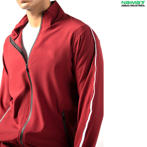 Ensemble de jogging pour homme, veste et pantalon de sport rouge bordeaux à col montant zippé et bandes latérales personnalisées, en polyester - Product Image 6