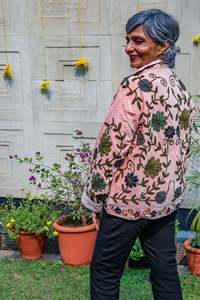 Elegante Chaqueta Acolchada de Lona Ecológica con Bordado Floral Rosa Bebé para Mujer, Cuello Chal, Manga Larga, Otoño-Invierno - Product Image 3