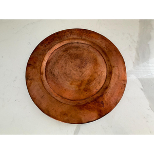 Assiette de présentation ronde en cuivre martelé avec support, couleur or rose – Meilleurs articles de cuisine et vaisselle - Product Image 6