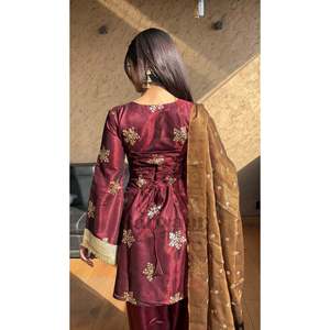 ชุดเสื้อท่อนบนและชุด Dupatta สำหรับผู้หญิงงานปาร์ตี้ดีไซน์เนอร์ - Product Image 1